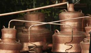 Вече и затвор за притежание на над 40 литра етилов алкохол в Румъния