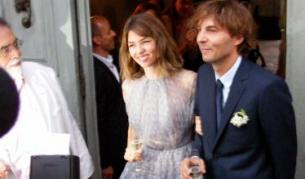 София Копола и Томас Марс позират след сватбата си