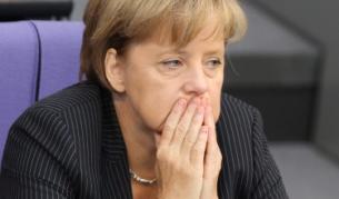 Меркел: Стига спекулации за фалит на Гърция