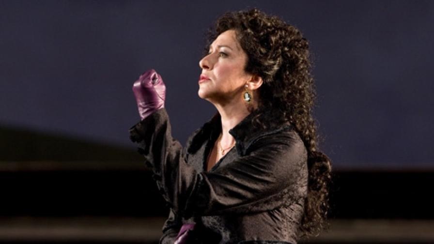 Красимира Стоянова на сцената на Метрополитен опера в Ню Йорк в ролята на Донна Анна в "Дон Жуан" от Моцарт