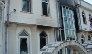 Една от къщите на Рашкови е опожарена и със счупени прозорци