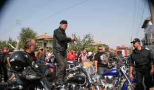 500 рокери дойдоха в Катуница от свой събор край Сопот, за да заявят, че подобни конфликти като местните има в цялата страна