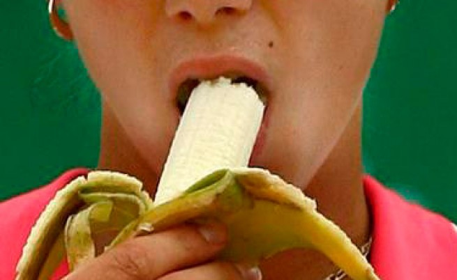 Яденето на банан е сексуален тормоз?