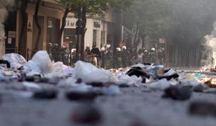 Къртят мрамор и разбиват банкомати в Гърция