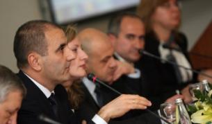 Дискусиите беше открита от вицепремиера и председател на НССЕИВ Цветан Цветанов, министъра по управление на средствата от Европейския съюз Томислав Дончев, посланика на Полша у нас Лешек Хенсел, ръководителя на представителството на ЕК в България Зинаида Златанова, постоянния представител на Световната банка в България Маркус Репник