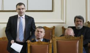 Симеон Дянков по време на дебатите по Бюджет 2012 в парламента