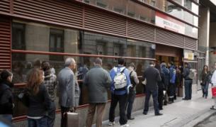 Опашка пред бюро по труда в Мадрид, Испания