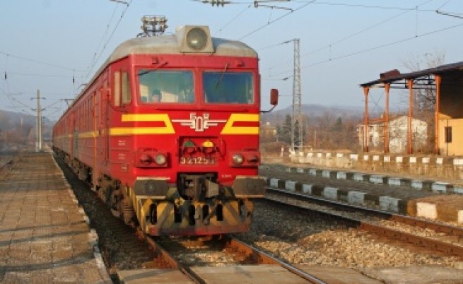 Синдикати: От 130 влака 98 са спрени заради стачката в БДЖ