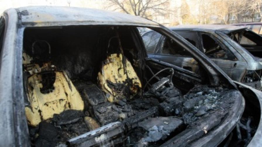 10 автомобила изгоряха в "Младост"