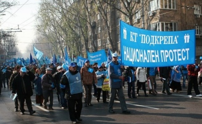Протестиращи блокират центъра на София и ГКПП