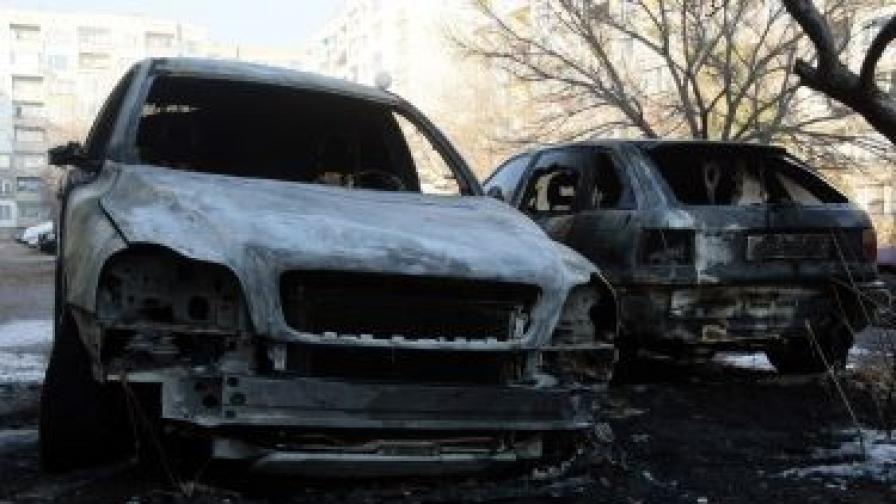 Една кола е изгоряла през нощта в София