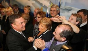 Зоран Янкович (вляво) получава поздравления