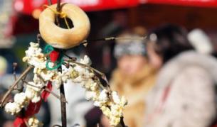 Няма модел за изработване на сурвачката, тя е различна в <br />
различните региони на страната. Важното е обаче да няма изкуствени материали