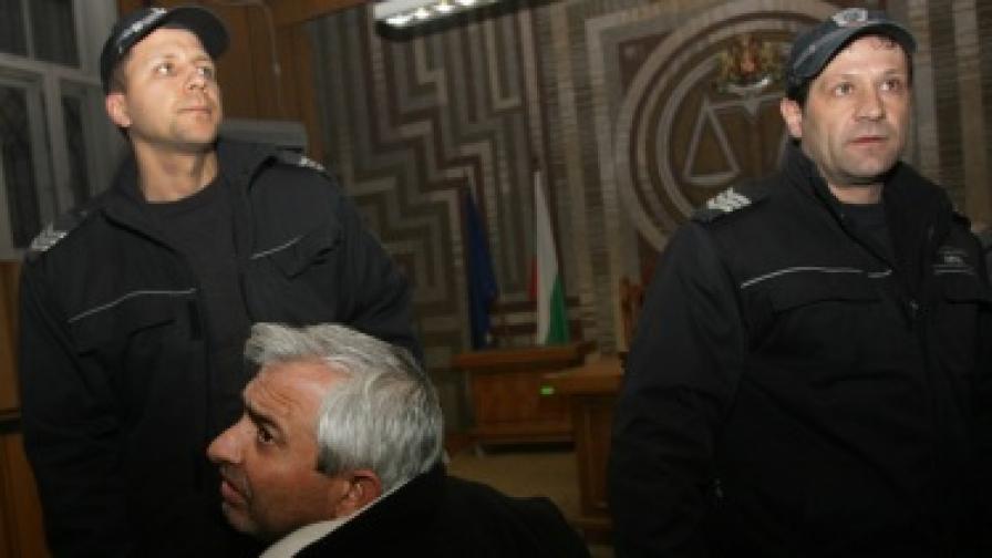 Ромските босове остават в ареста