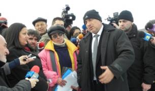 Премиерът Бойко Борисов и регионалният министър Лиляна Павлова разговарят с археолозите