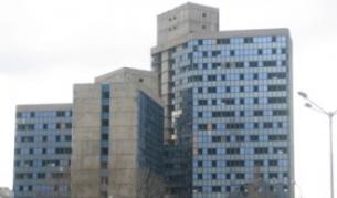 Никой не иска рушащата се сграда, дигната преди 35 години за "Работническо дело"