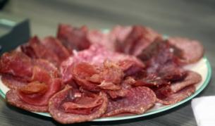 Изтеглят опасни колбаси от пазара