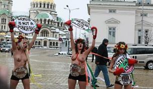 Протеста на младите жени от ФЕМЕН пред Народното събрание