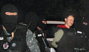 Убиецът Желко Милованович демонстрира отлично настроение, когато бе арестуван на 31 май 2009 г.