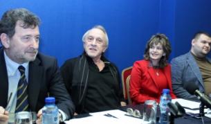 Днес в хотел Радисън се състоя учредяването на новата медийна група Български медиен съюз. На снимката: Валери Запрянов, Тошо Тошев, Светлана Шаренкова, Делян Пеевски