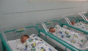 Бебето, за което спореха двама мъже, е настанено в приемно семейство