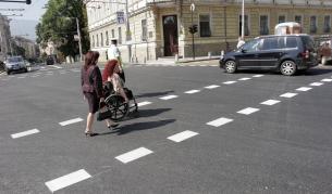 Махат "нахални" прегради пред посолства