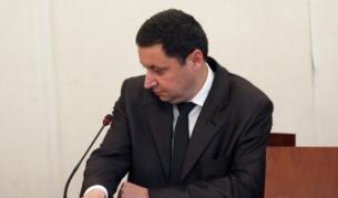 Депутатът Яне Янев е председател на Временна комисия за проучване на дейността на президентската институция за времето от 22 януари 2002 до 22 януари 2012 г.