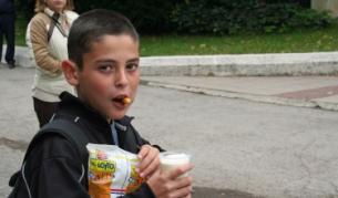 Среден 3 за грижата на институциите за децата