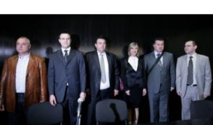 Инициаторите за учредяване на Национал-демократична партия. Втори отляво е Димитър Стоянов, трета от дясно - майка му Капка Сидерова
