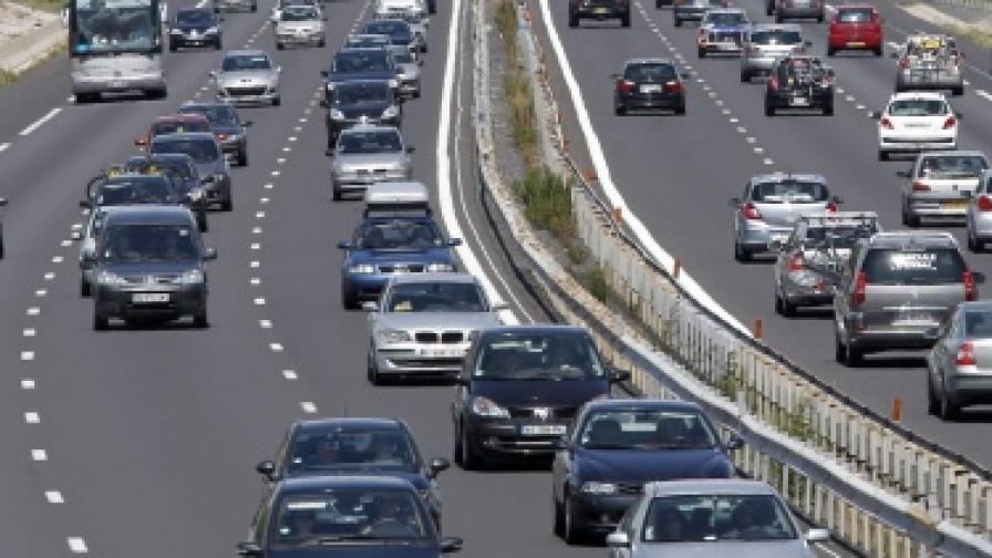 Мъж с фалшива българска книжка рани дете във Франция 