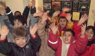 Деца, лишени от родителска грижа, от детски дом "Другарче" в сградата на обсерваторията във Варна