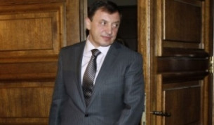 Алексей Петров е подсъдим заедно с още петима по обвинения за организиране на престъпна група, рекет и изнудване