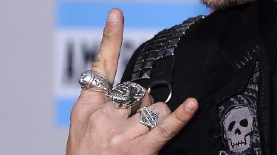 Мъж защити докторат върху хеви метъла