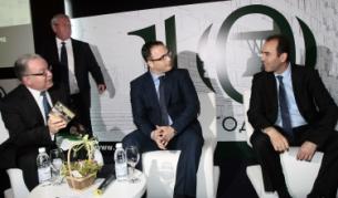 Управителят на БНБ Иван Искров, председателят на Комисията за финансов надзор Стоян Мавродиев, ректорът на ВУЗФ Григорий Вазов, съветникът в Международния валутен фонд Фернандо Монтес-Негрет