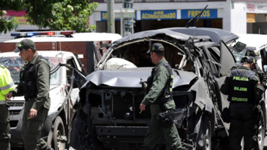 Бомбен атентат срещу бивш министър в Богота - две жертви и 19 ранени