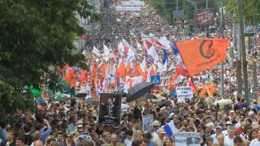 Десетки хиляди срещу Путин в Москва