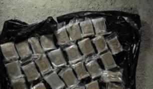 Заловиха 60 кг хероин в ТИР, шофиран от българин
