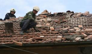 Възстановителните работи след трусовете в Перник продължават