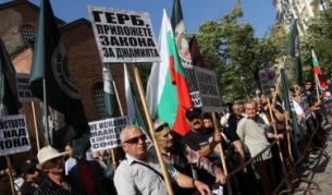 Протест срещу силния звук при петъчните молитви в софийската джамия