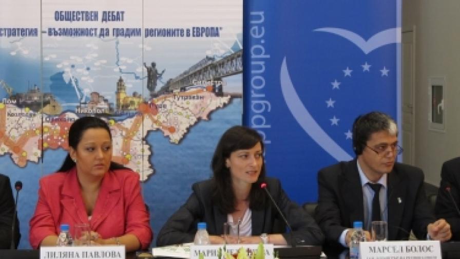 Втория международен обществен дебат "Дунавската стратегия – възможност да градим регионите в Европа" събра в Русе представители на България, Румъния, Европейската комисия и Дунавските региони