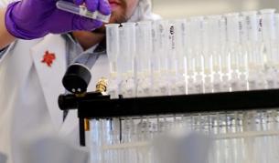 Учени: Ракът еволюира и винаги ще е устойчив на лечение