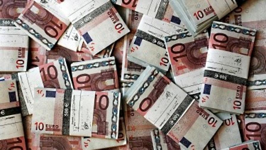 Иран запасен с валута заради санкциите на ЕС
