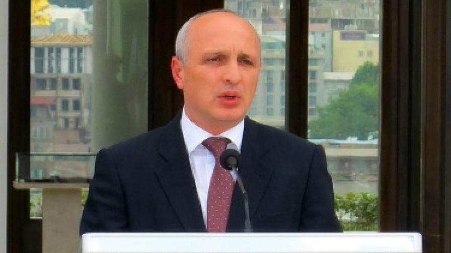 Грузинският премиер щял да раздава пари