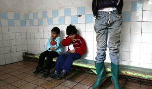 Деца от дома в Горна Козница през 2008 г.