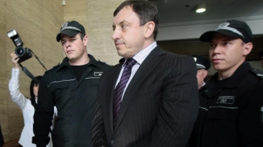 Алексей Петров, обвинен за организиране на престъпна група, рекет и изнудване в процеса "Октопод", в съда