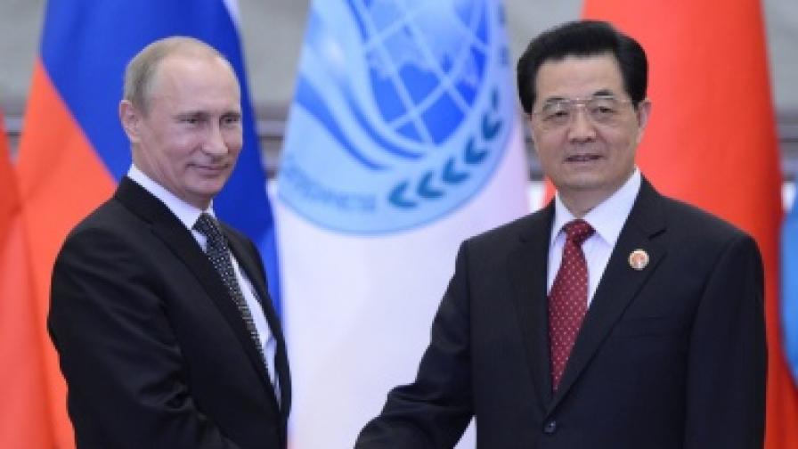 Китайският президент Ху Дзинтао и руският му колега Владимир Путин