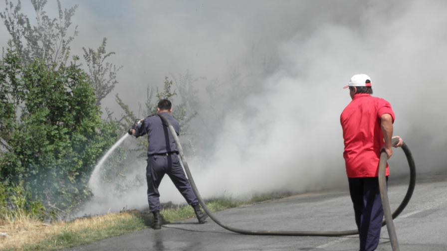 Пожар с огромен фронт в Новозагорско