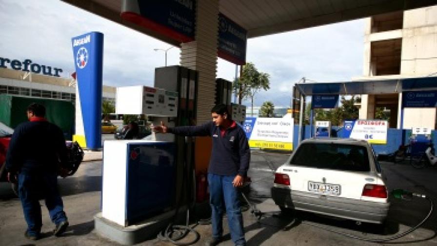 Две евро за литър бензин по курортите в Гърция