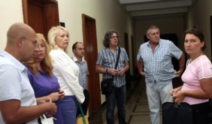 Представители на протестиращите граждански организации отидоха за преговори в Столичната община