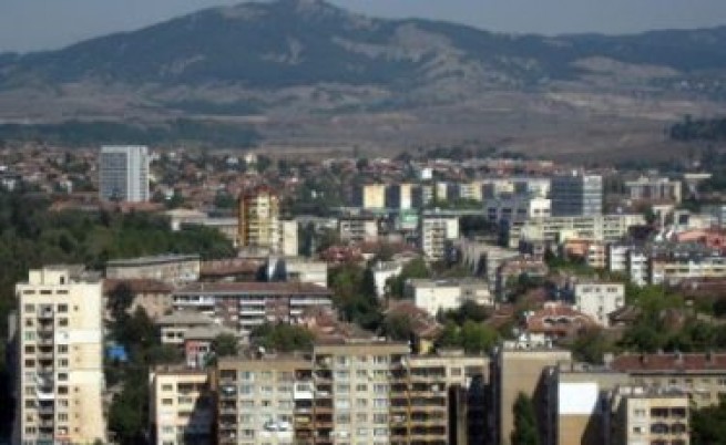 Експерти: Блоковете в Перник стават за живот